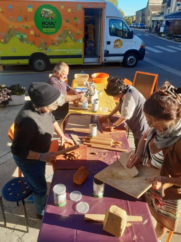 Atelier argile en plein air